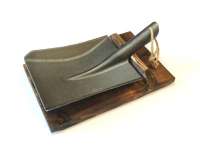 Сковорода чугунная 240х190мм на деревянной подставке